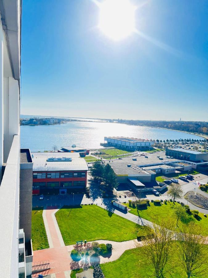 Derzeit Beliebt - Phaenomenaler Ausblick Auf Binnen- Und Ostsee Heiligenhafen Exterior photo